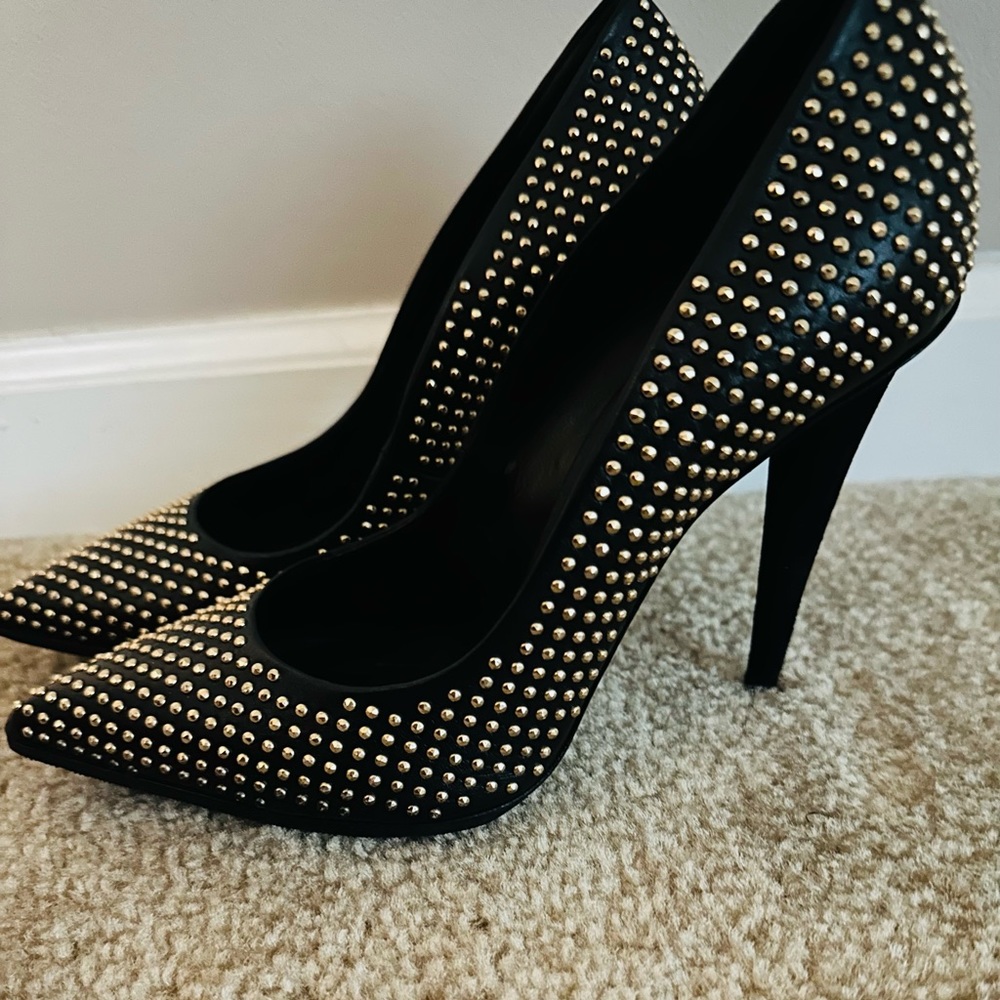 Like new Giuseppe Zanotti Studded Pumps
